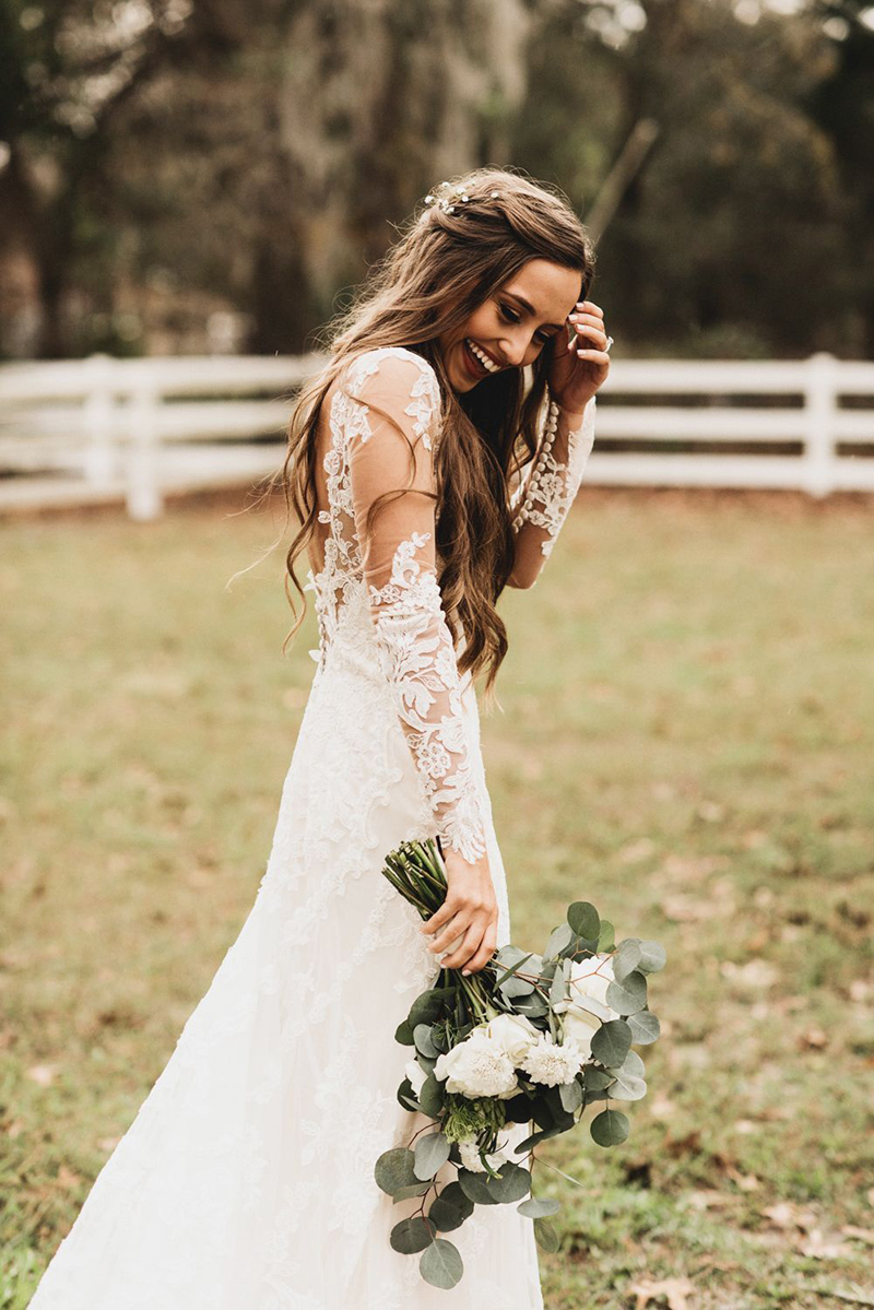 INSPIRAÇÃO DE VESTIDOS DE NOIVA PARA CASAMENTO NA PRAIA - LAVERSA Filmes